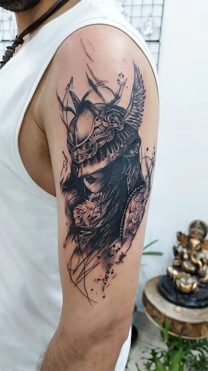 Tatuagem Blackwork Valquiria em Mogi das Cruzes por Cris Verbena